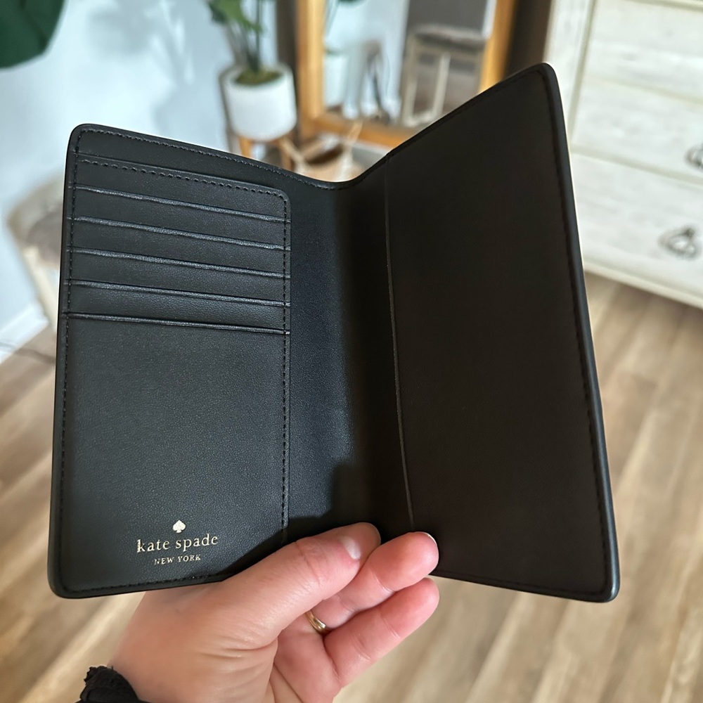 Kate Spade Madison Passport cover in black - Picture 4 of 4